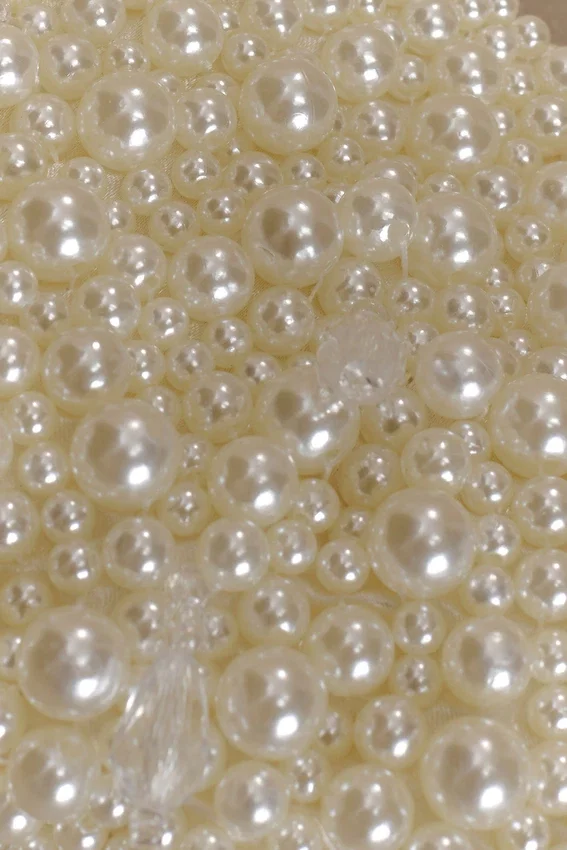 Amara Pearl Teardrop Beaded Bag – White Amara Pearl Teardrop Beaded Bag – White