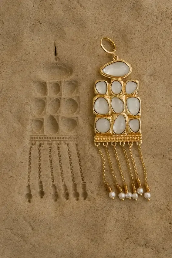 Annika Horizontal Resin Drop Earrings – Gold Annika Horizontal Resin Drop Earrings – Gold
