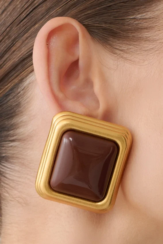 Inaya Square Stud Earring – Gold Inaya Square Stud Earring – Gold