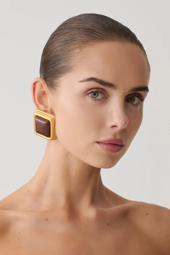 Inaya Square Stud Earring – Gold Inaya Square Stud Earring – Gold