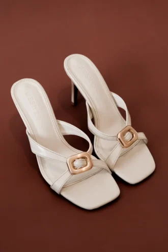 Jodie High Heel With Hardware – Ivory