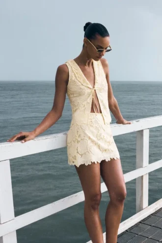 Tessa Broderie Mini Skirt – Lemon