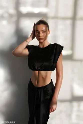 Zendaya Silk Crop Top – Black Zendaya Silk Crop Top – Black